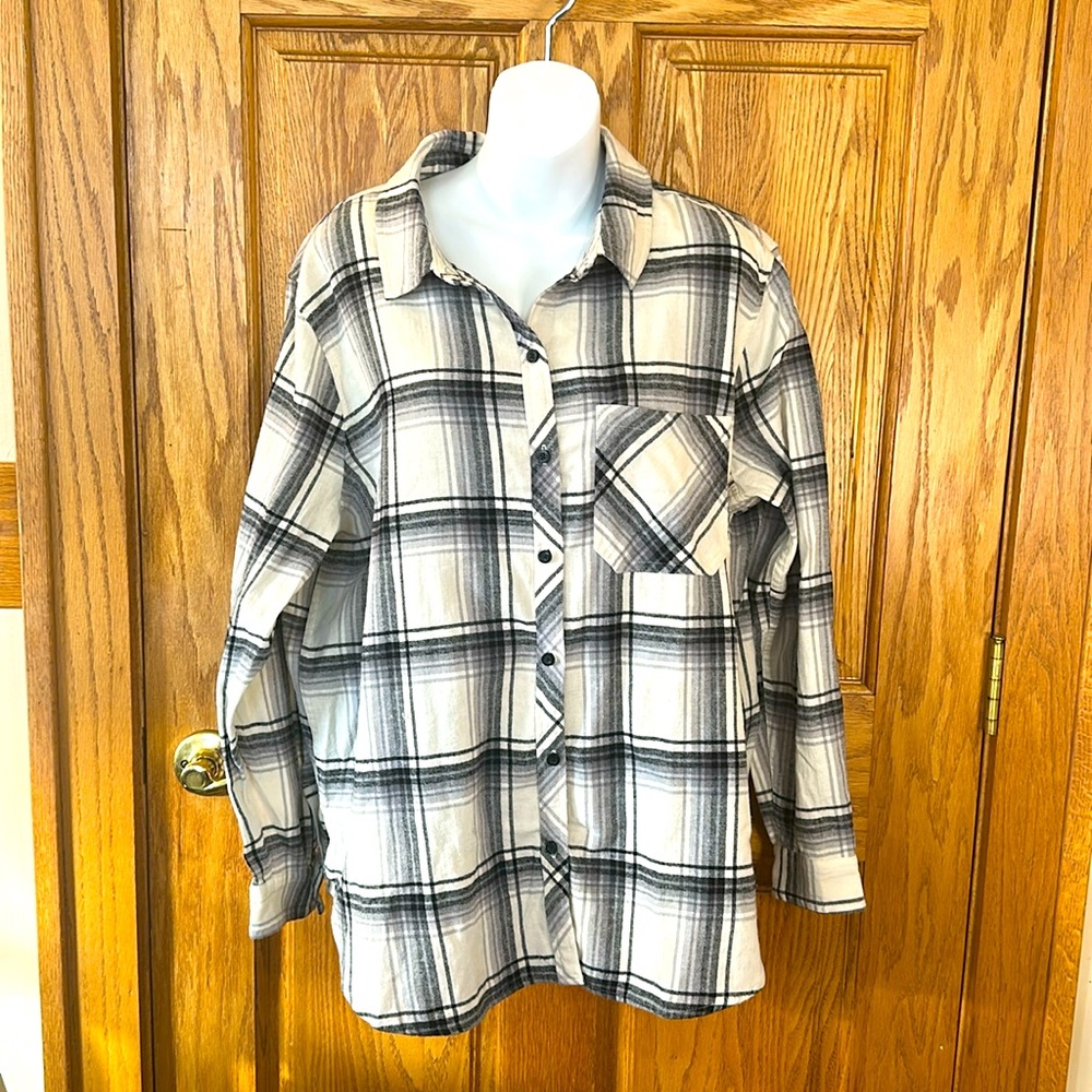 GAP BLACK AND GREY PLAID SHIRT NWT